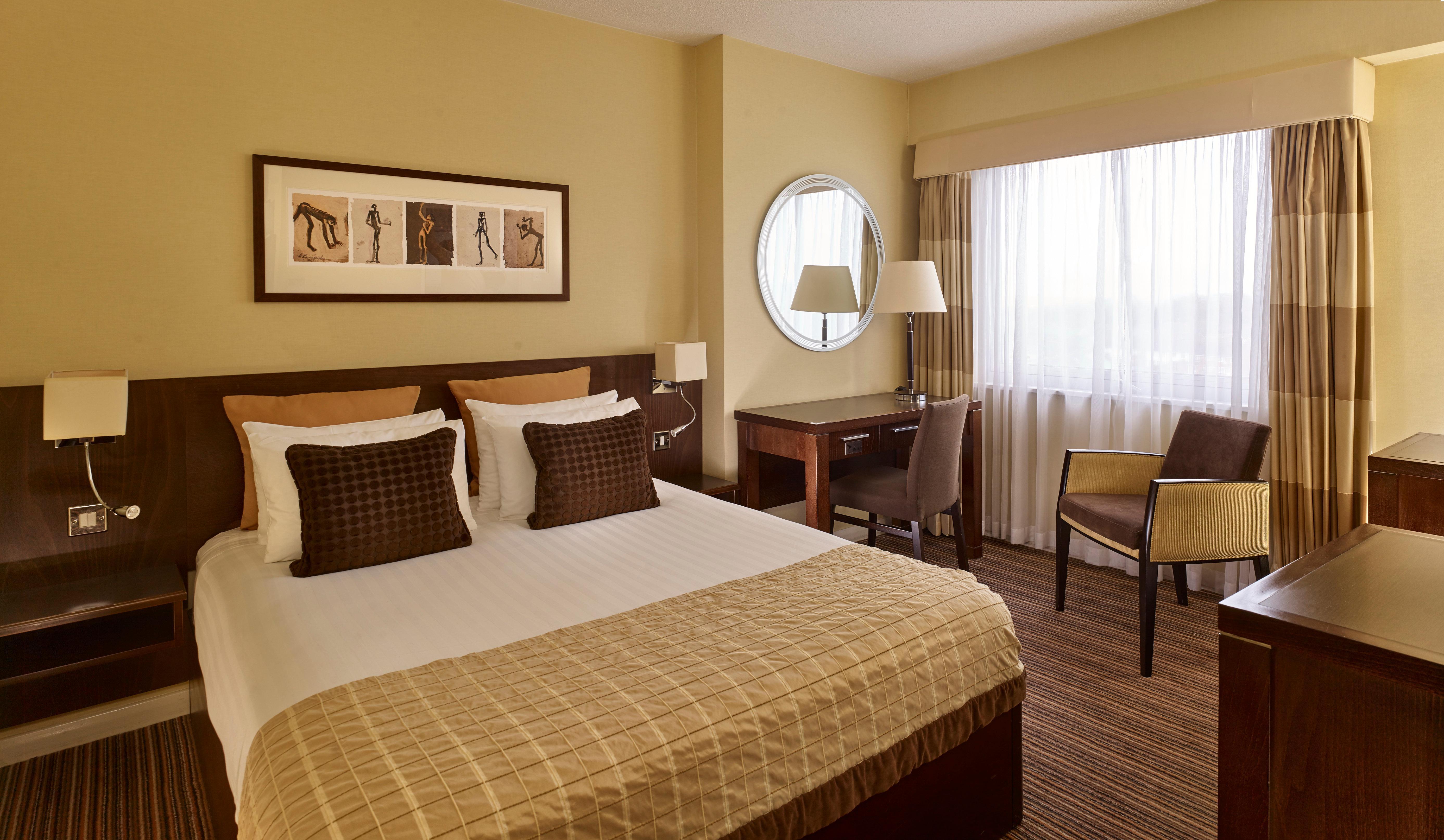 Отель Crowne Plaza London - Gatwick Airport By Ihg Кролей Экстерьер фото