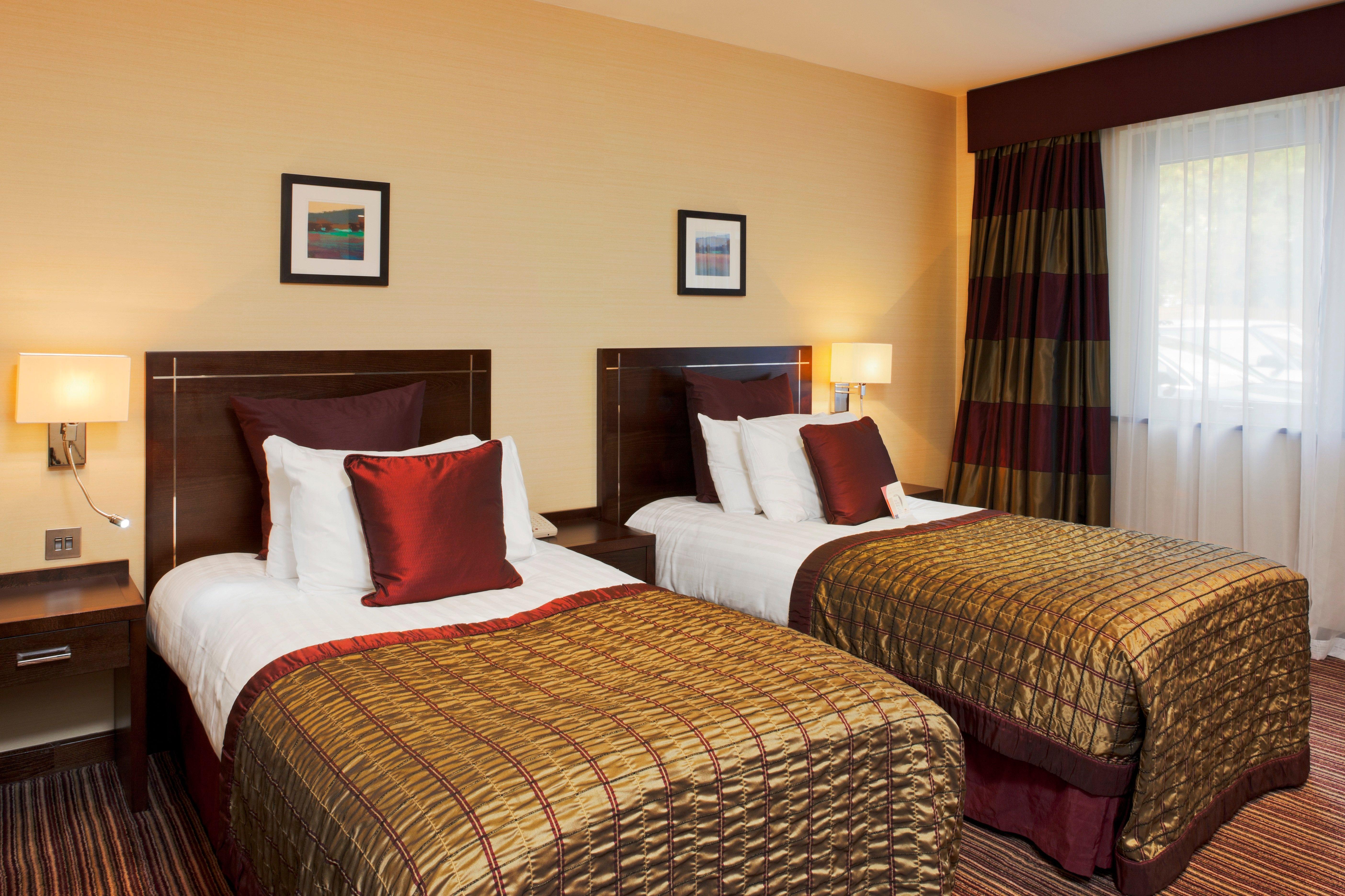 Отель Crowne Plaza London - Gatwick Airport By Ihg Кролей Экстерьер фото