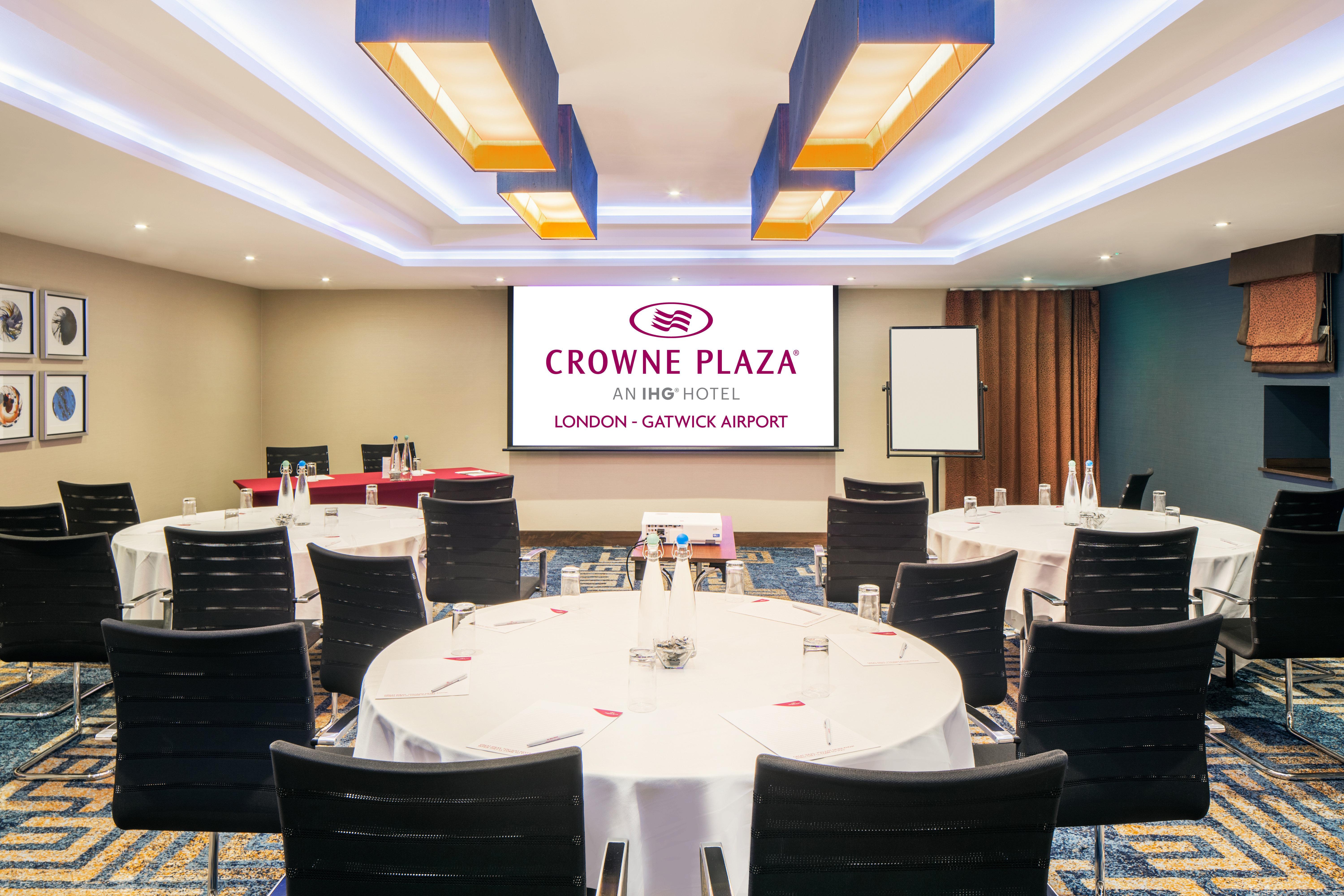 Отель Crowne Plaza London - Gatwick Airport By Ihg Кролей Экстерьер фото