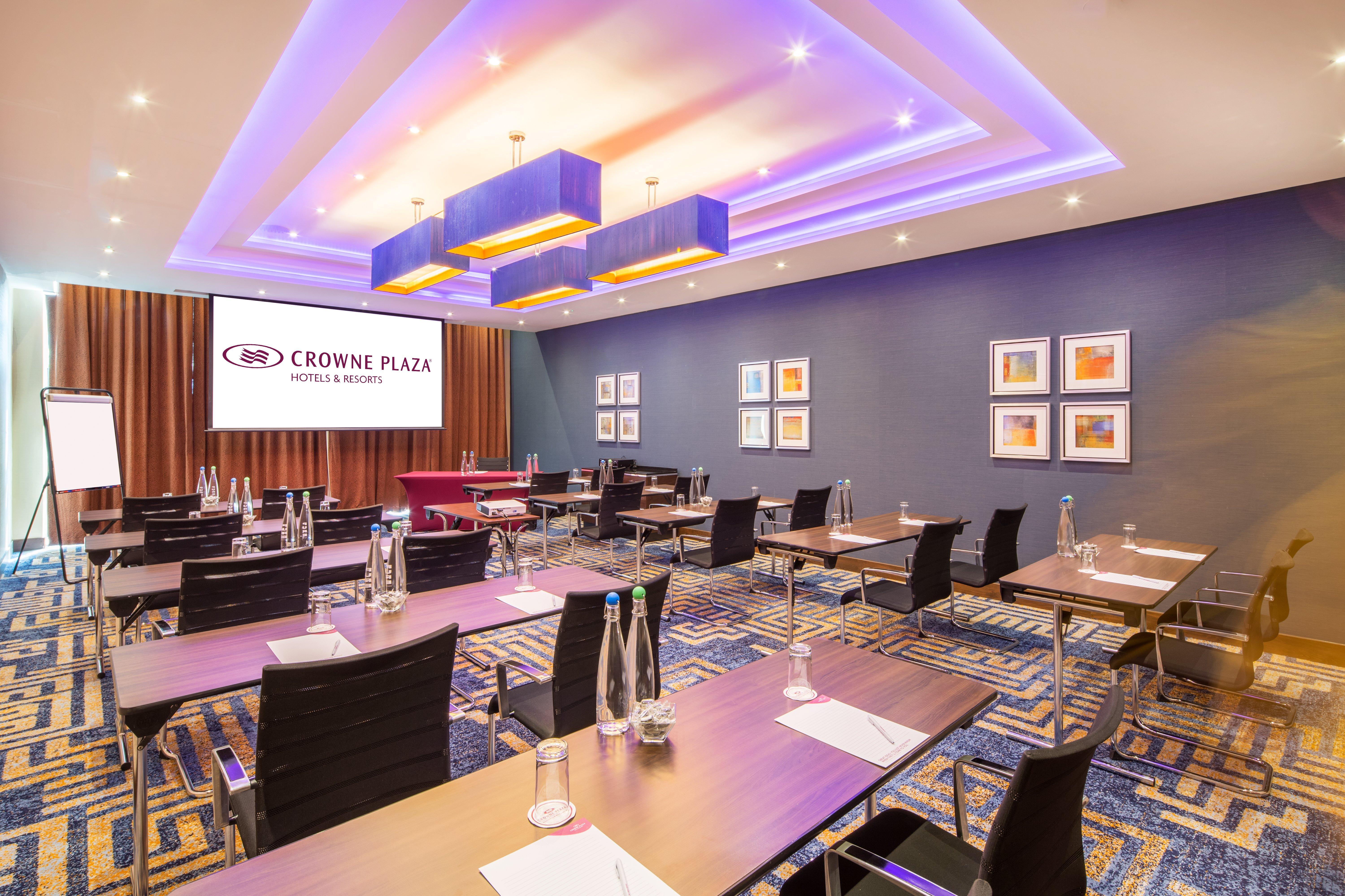 Отель Crowne Plaza London - Gatwick Airport By Ihg Кролей Экстерьер фото