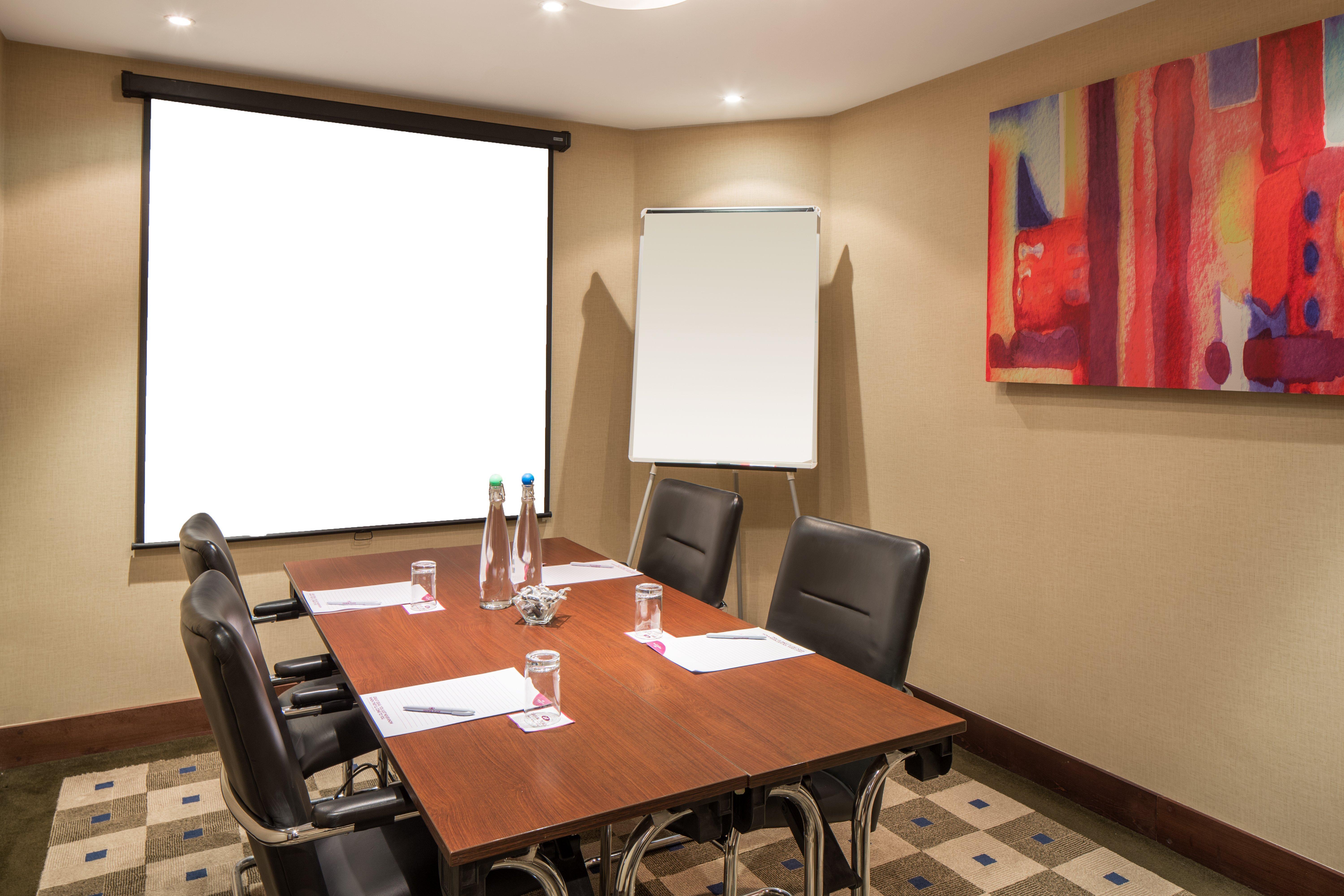 Отель Crowne Plaza London - Gatwick Airport By Ihg Кролей Экстерьер фото