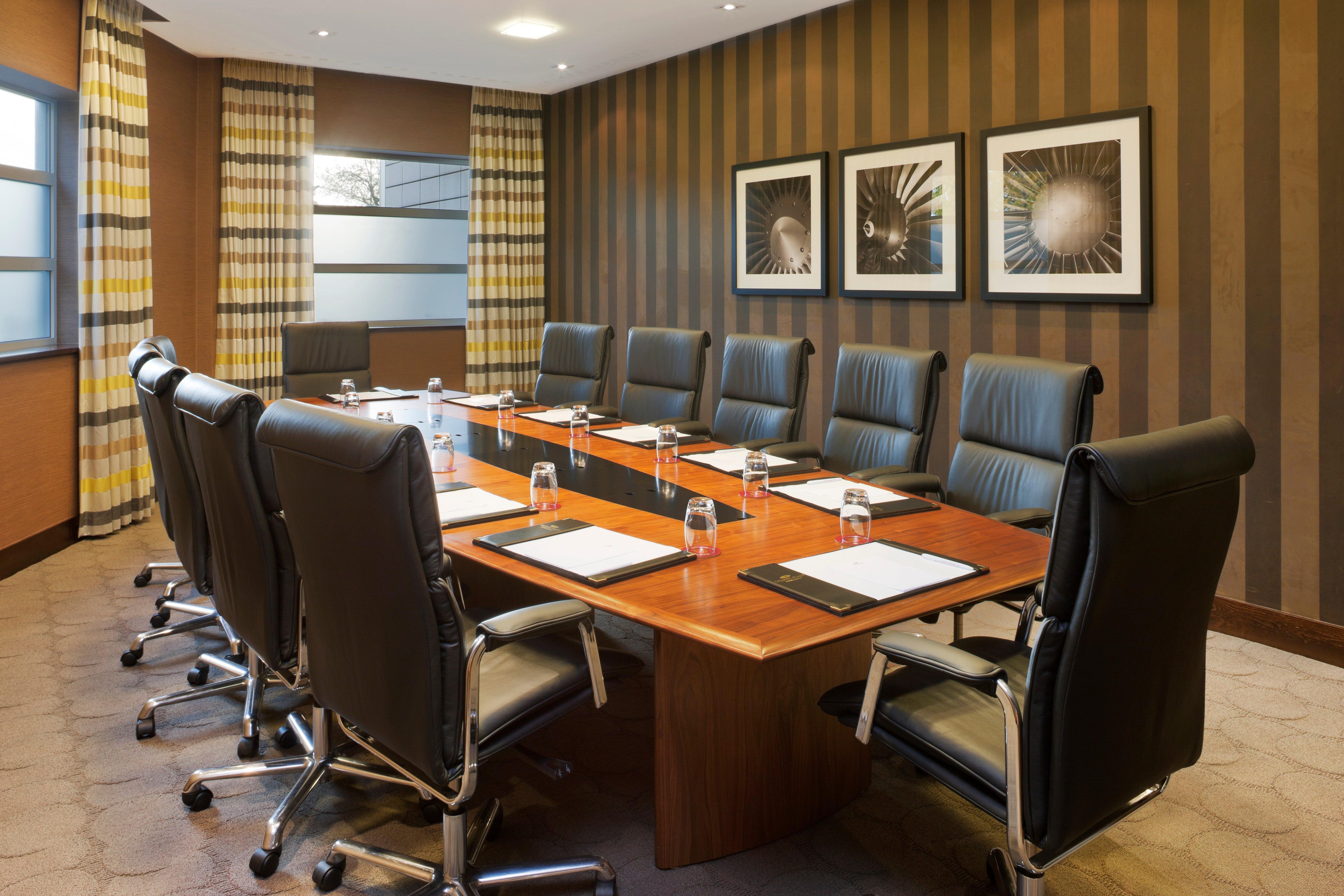 Отель Crowne Plaza London - Gatwick Airport By Ihg Кролей Экстерьер фото