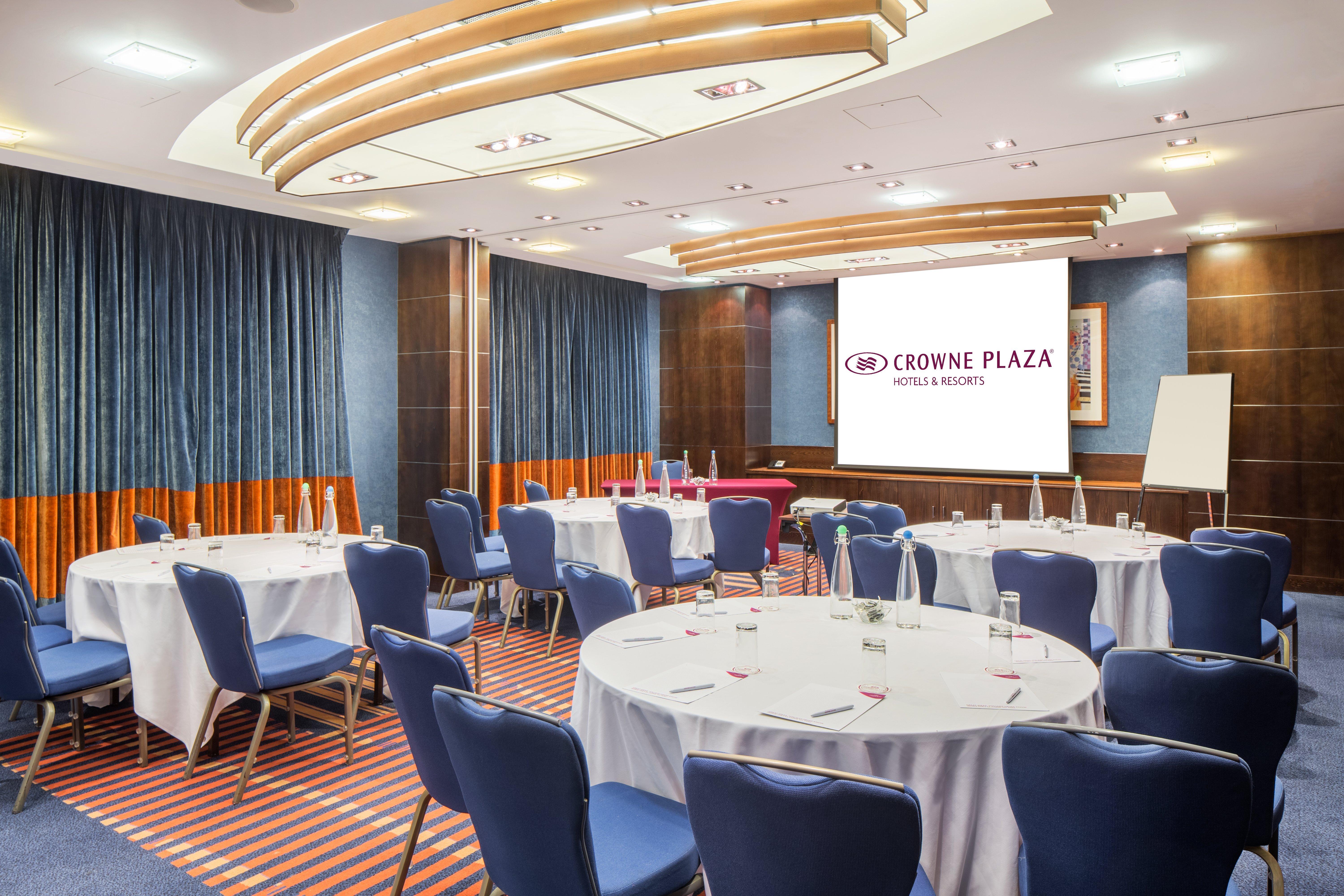 Отель Crowne Plaza London - Gatwick Airport By Ihg Кролей Экстерьер фото