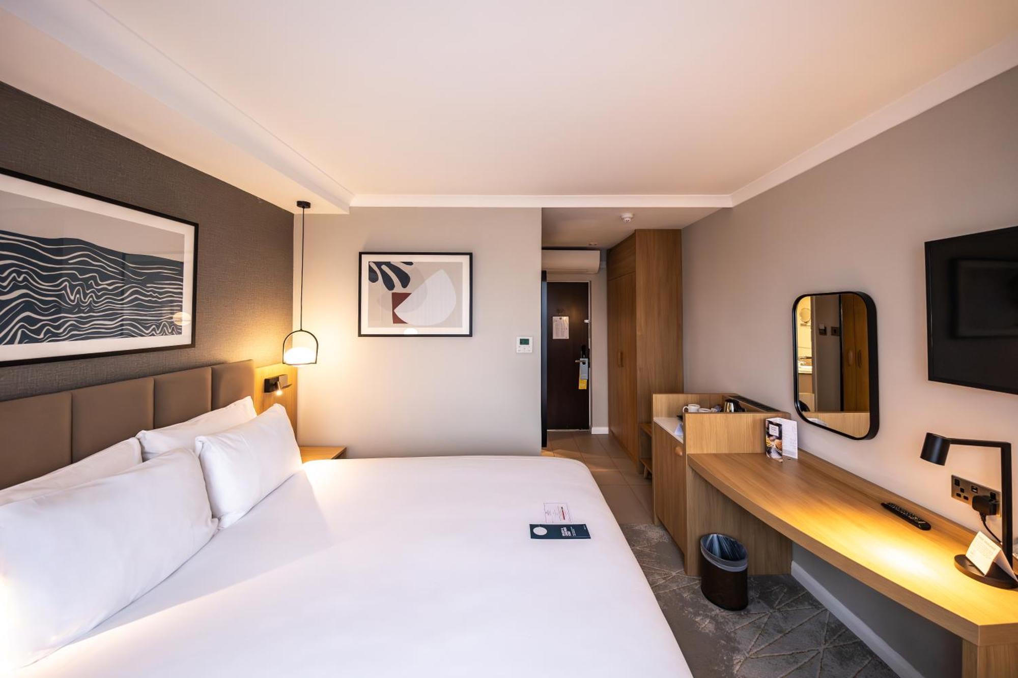 Отель Crowne Plaza London - Gatwick Airport By Ihg Кролей Экстерьер фото