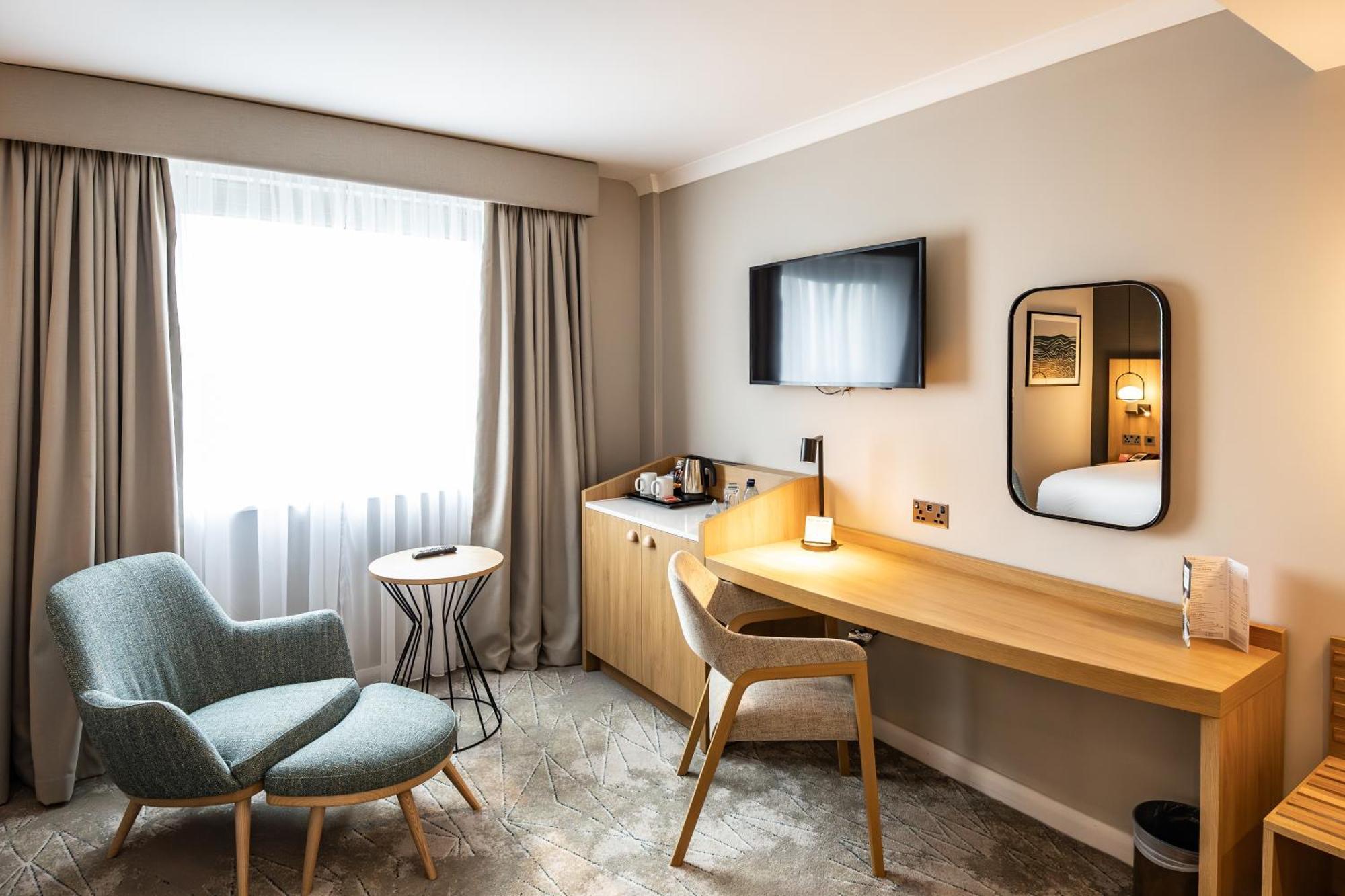 Отель Crowne Plaza London - Gatwick Airport By Ihg Кролей Экстерьер фото