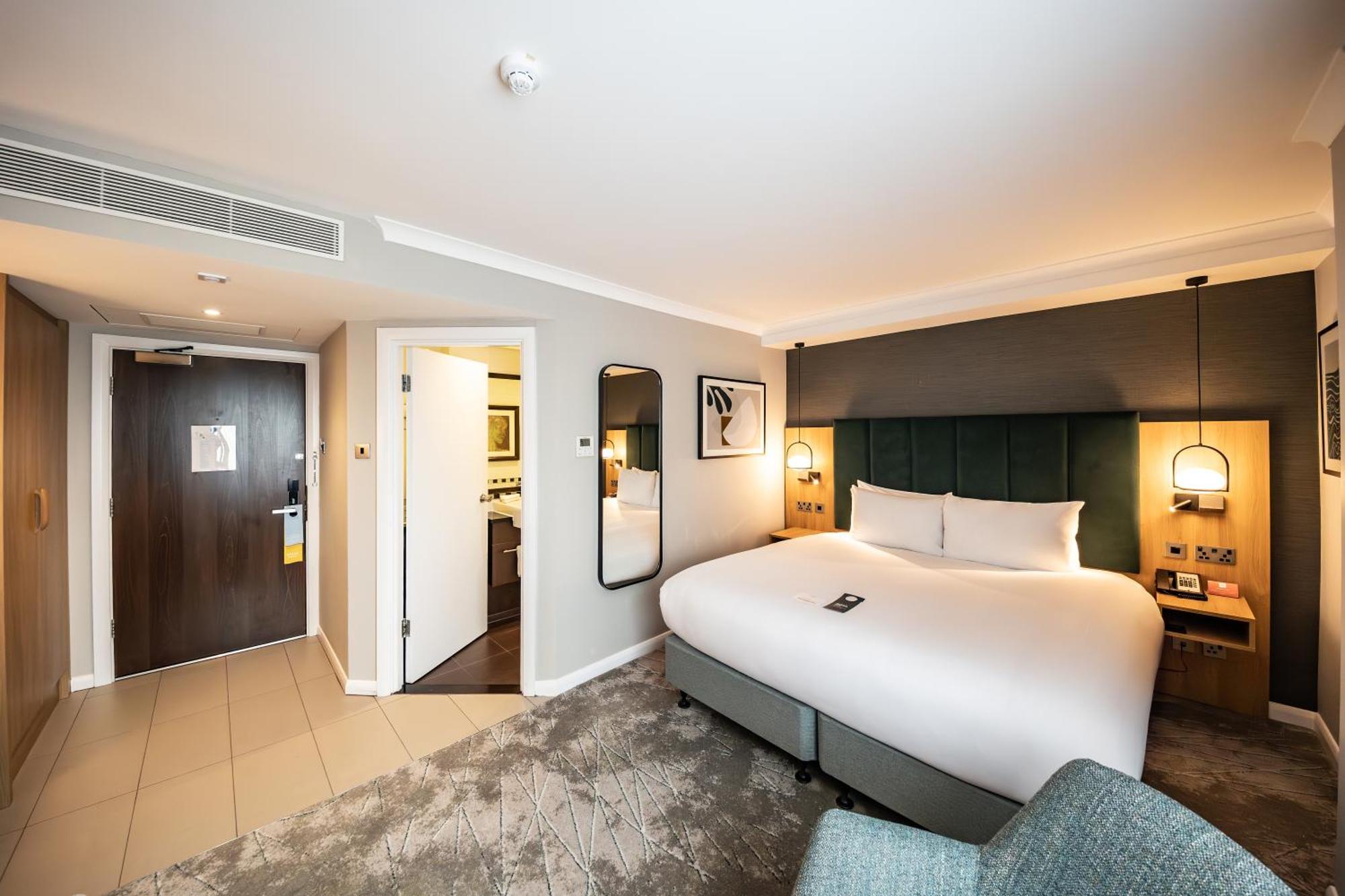 Отель Crowne Plaza London - Gatwick Airport By Ihg Кролей Экстерьер фото