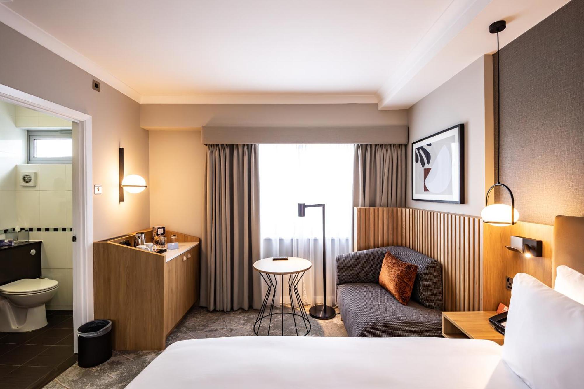 Отель Crowne Plaza London - Gatwick Airport By Ihg Кролей Экстерьер фото