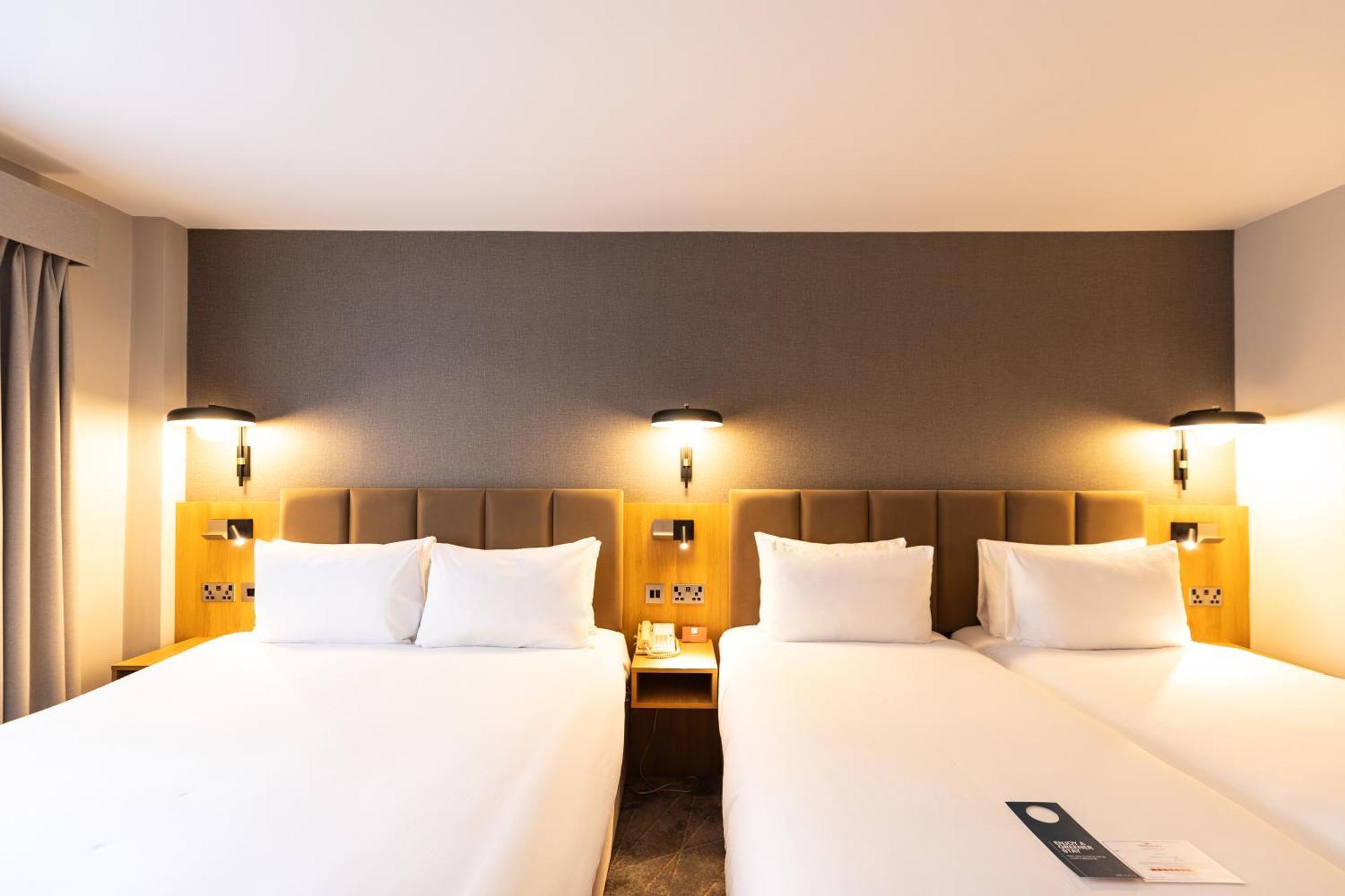 Отель Crowne Plaza London - Gatwick Airport By Ihg Кролей Экстерьер фото