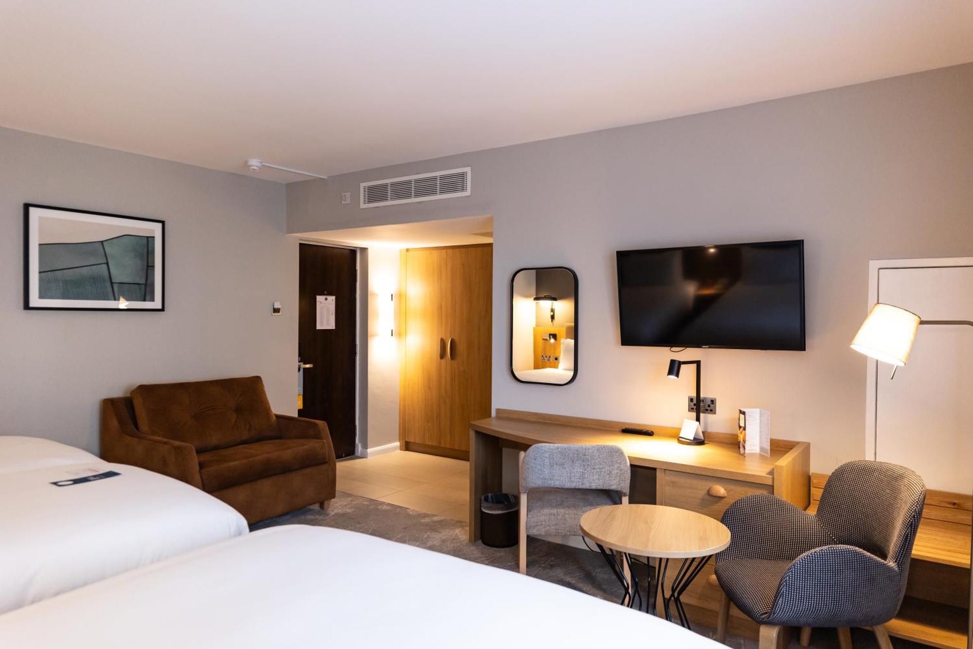 Отель Crowne Plaza London - Gatwick Airport By Ihg Кролей Экстерьер фото