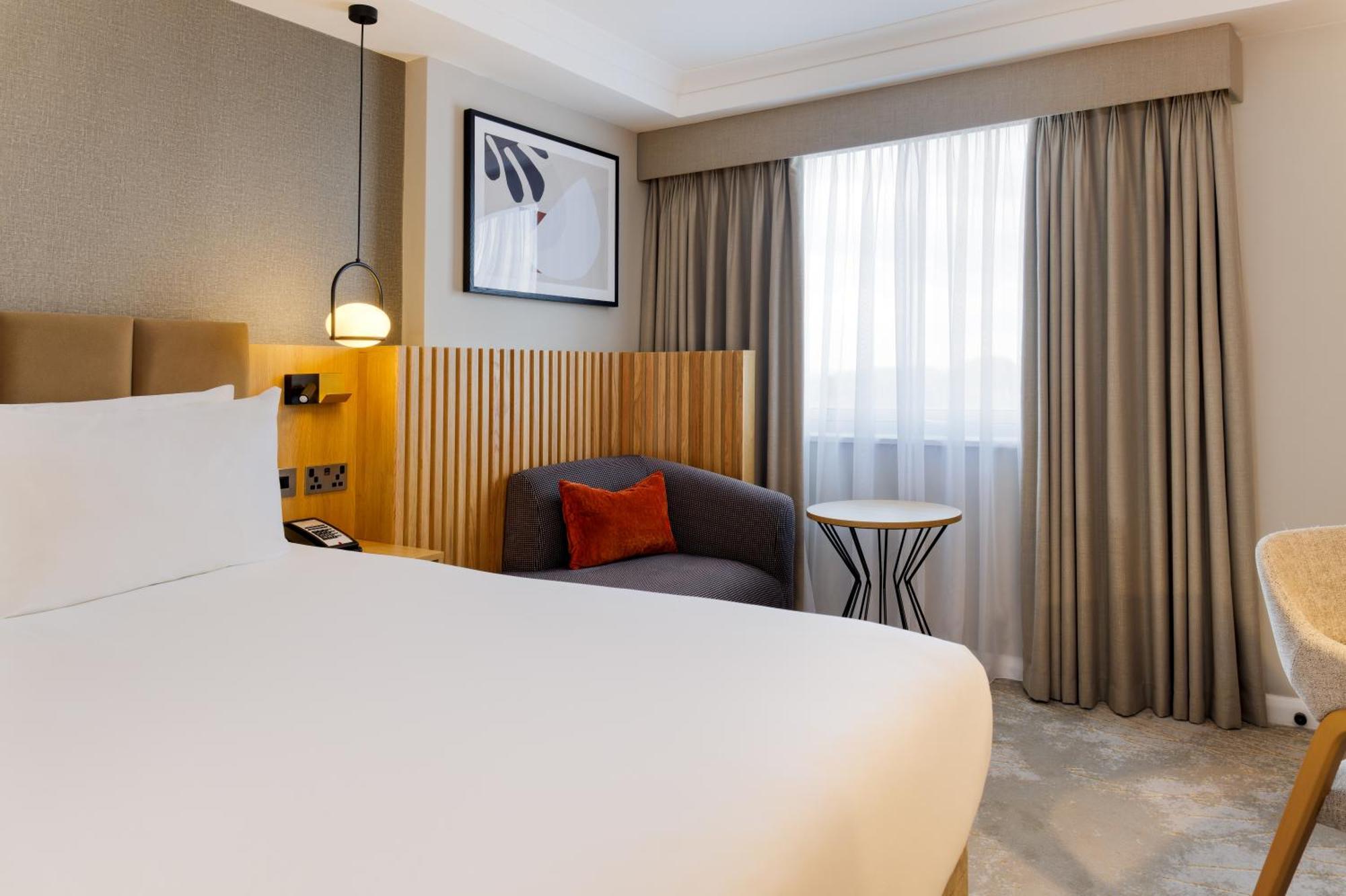 Отель Crowne Plaza London - Gatwick Airport By Ihg Кролей Экстерьер фото