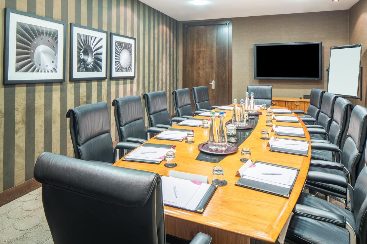 Отель Crowne Plaza London - Gatwick Airport By Ihg Кролей Экстерьер фото